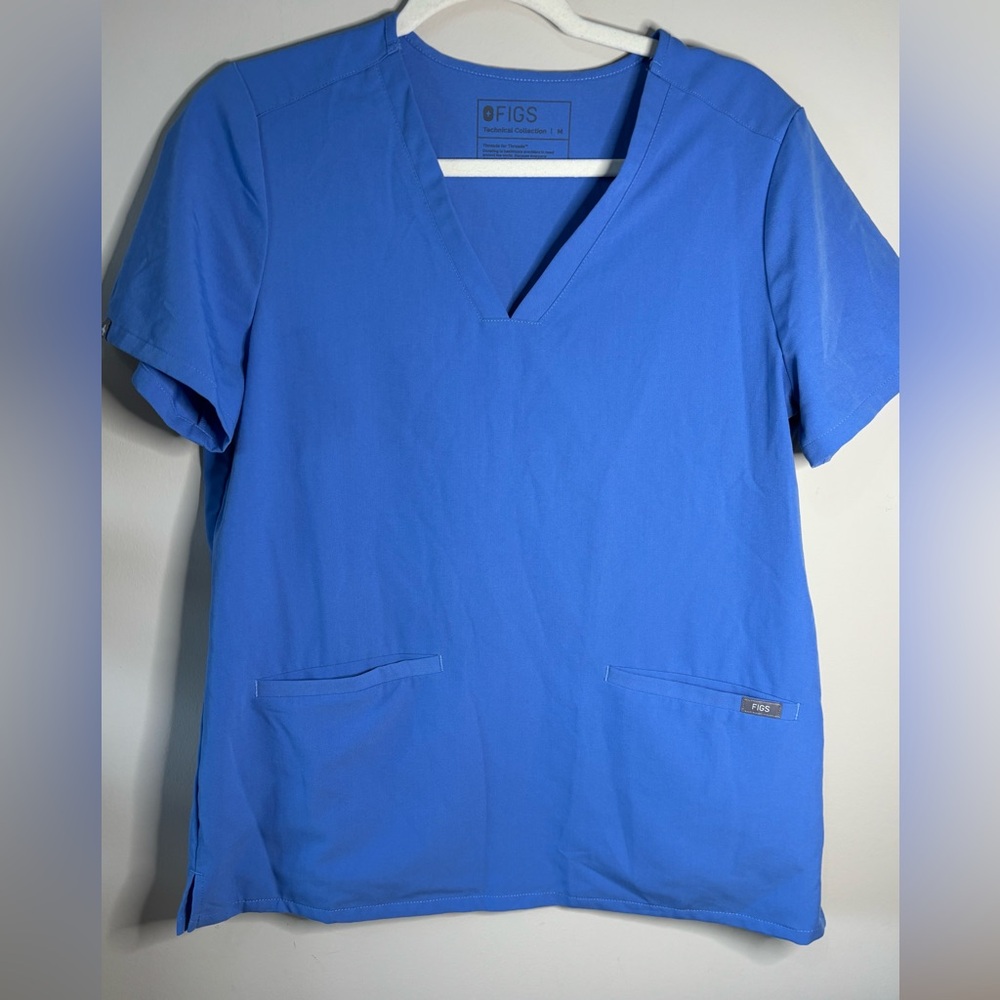 Figs Blue Technical  double pocket Short Sleeve Tee size‎ M